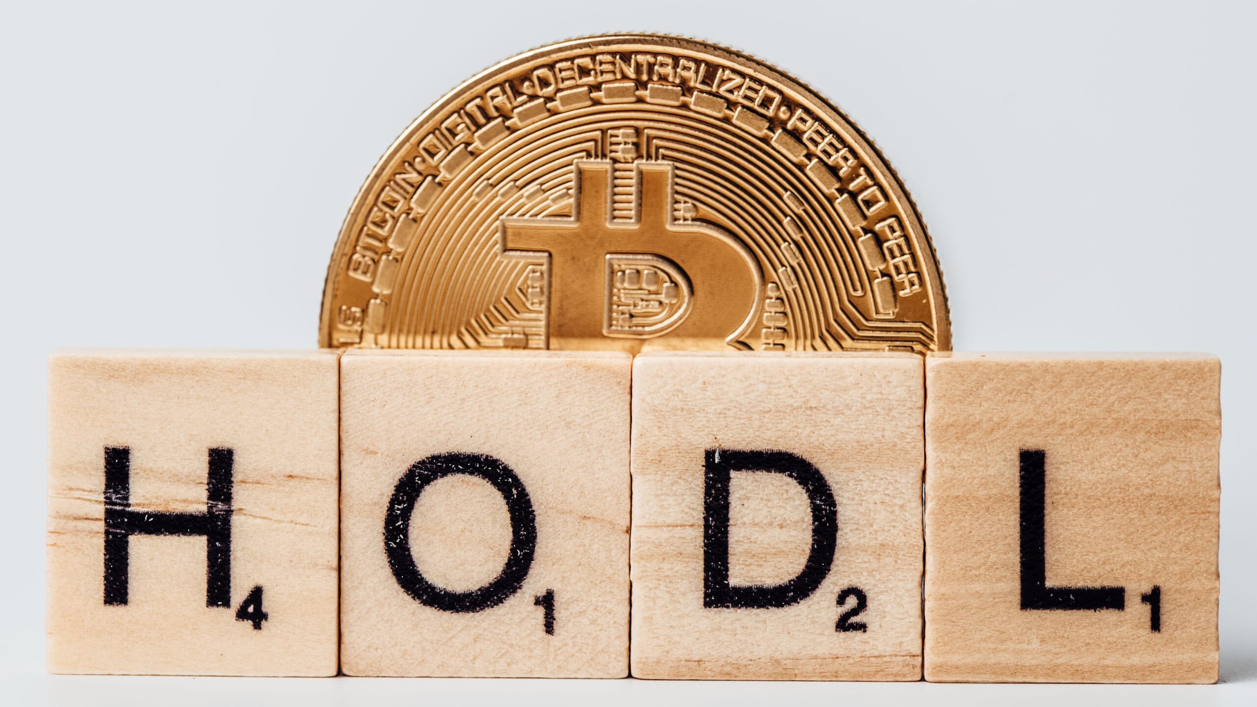 How to Buy Crypto for Long-Term Holding (HODLing Strategy)